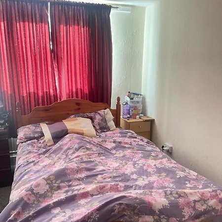 Tidy And Quiet Flat *