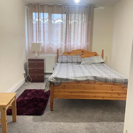 Tidy And Quiet Flat Apartment